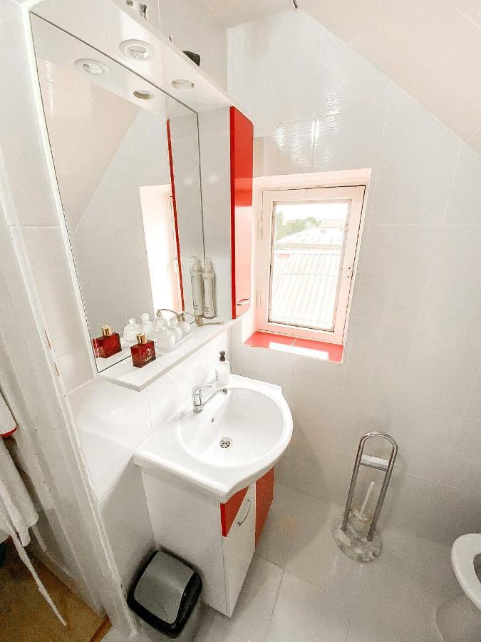 Cosy Bedroom For 2 With Balcony In A Family Villa Turnu Măgurele 외부 사진