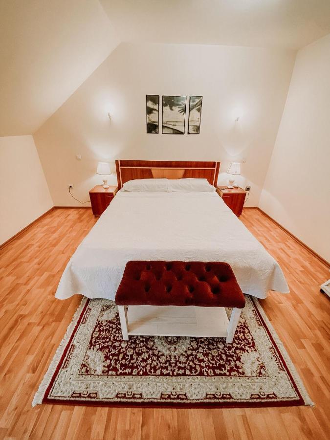 Cosy Bedroom For 2 With Balcony In A Family Villa Turnu Măgurele 외부 사진