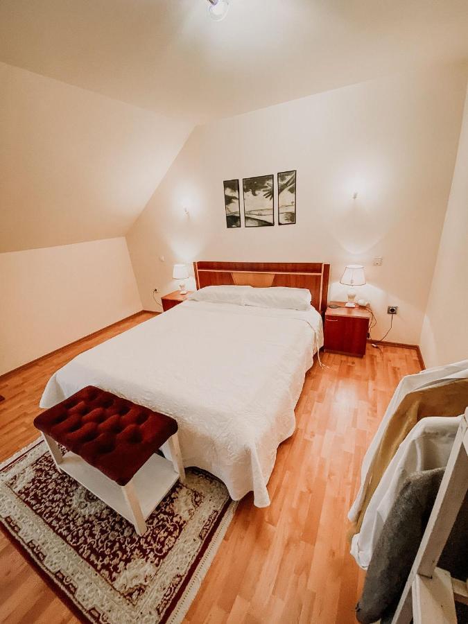 Cosy Bedroom For 2 With Balcony In A Family Villa Turnu Măgurele 외부 사진