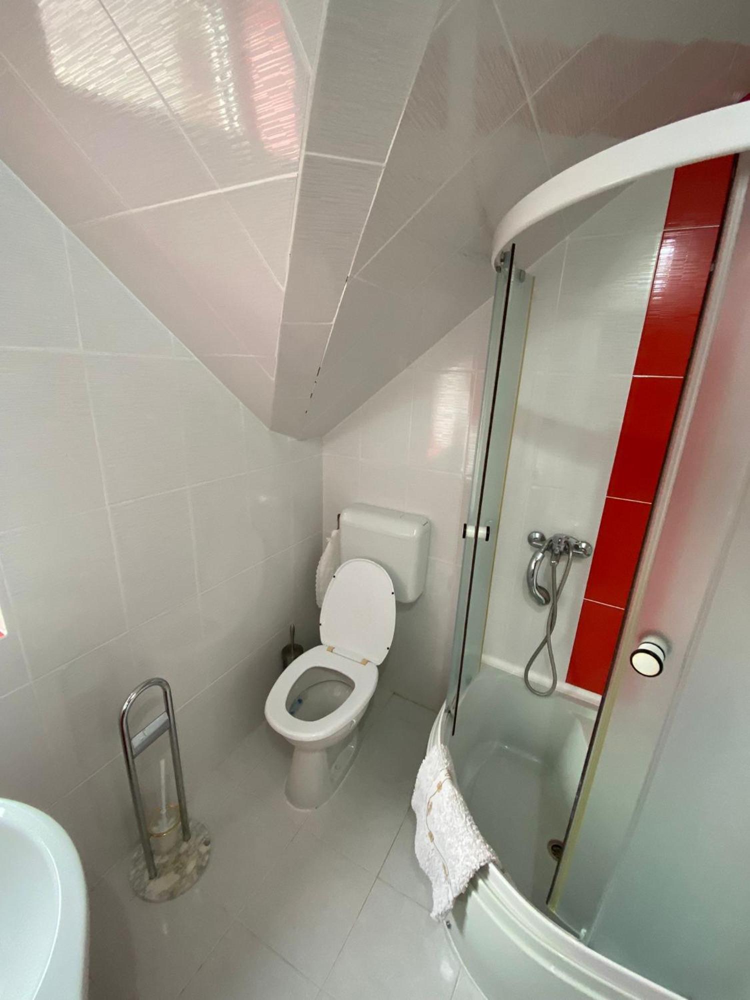 Cosy Bedroom For 2 With Balcony In A Family Villa Turnu Măgurele 외부 사진