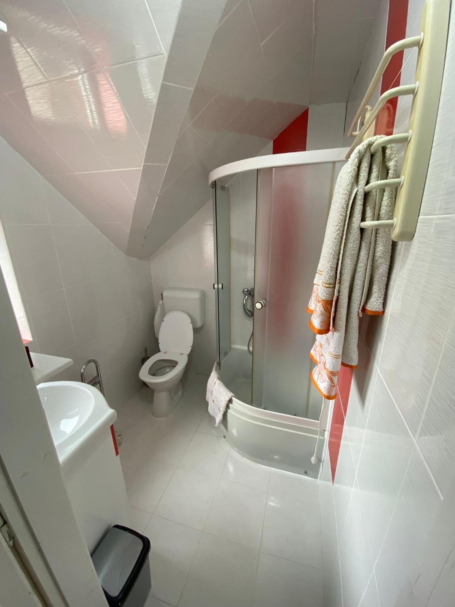 Cosy Bedroom For 2 With Balcony In A Family Villa Turnu Măgurele 외부 사진